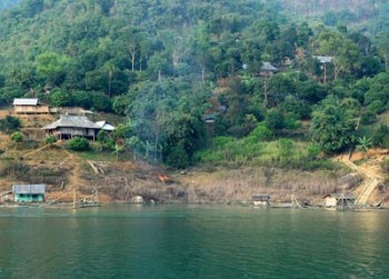 Eco-tour appreciates beauty of Moc Chau's Ang hamlet