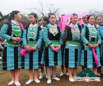 Mysterious Power in women's silver jewelry green Hmong