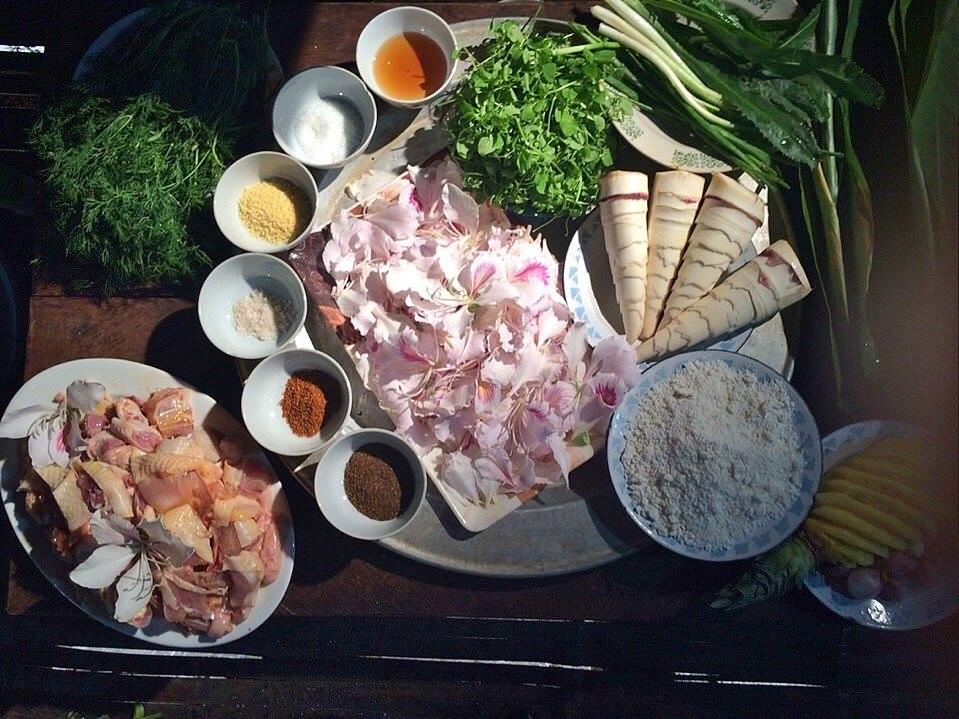 Gà mọ món ăn đặc biệt của dân tộc Thái Mộc Châu