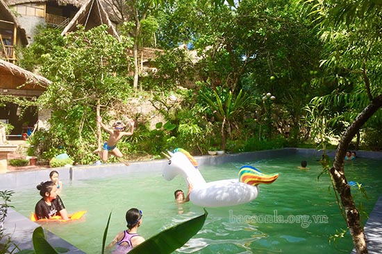 Bể bơi ở Mộc Châu retreat